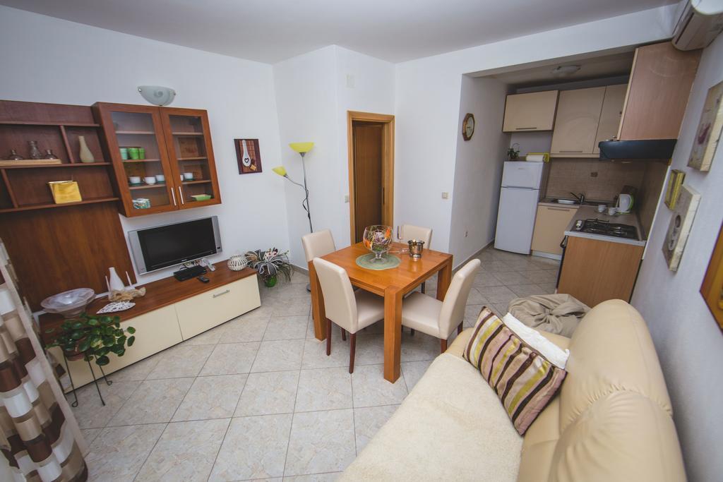 Apartment Karla&Nella Stobreč Екстериор снимка